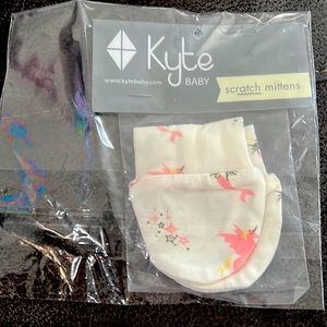 Kyte scratch mittens